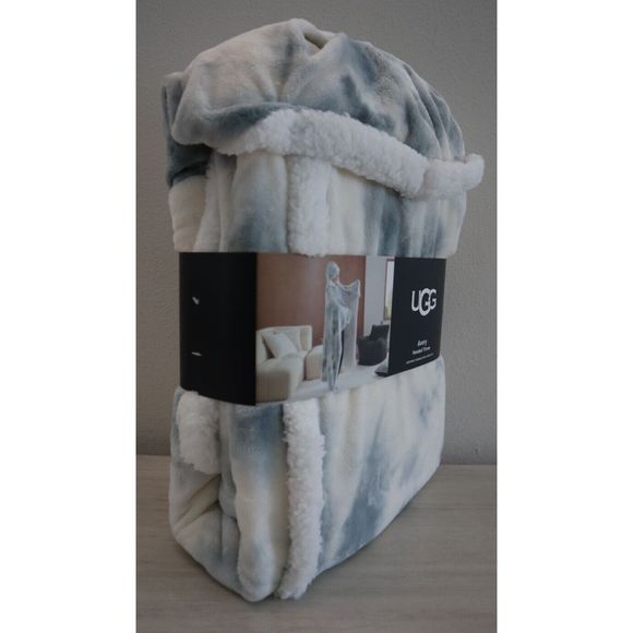 UGG C156542 - 100% Polyester Blue/White Tie Dye Hooded Throw Blanket - Picture 6 of 6